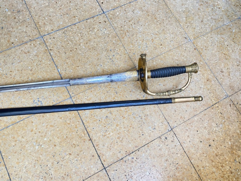 Etrange Epée d'Officier Français M 1817 à lame ciselée type glaive Klingenthal Img_5312