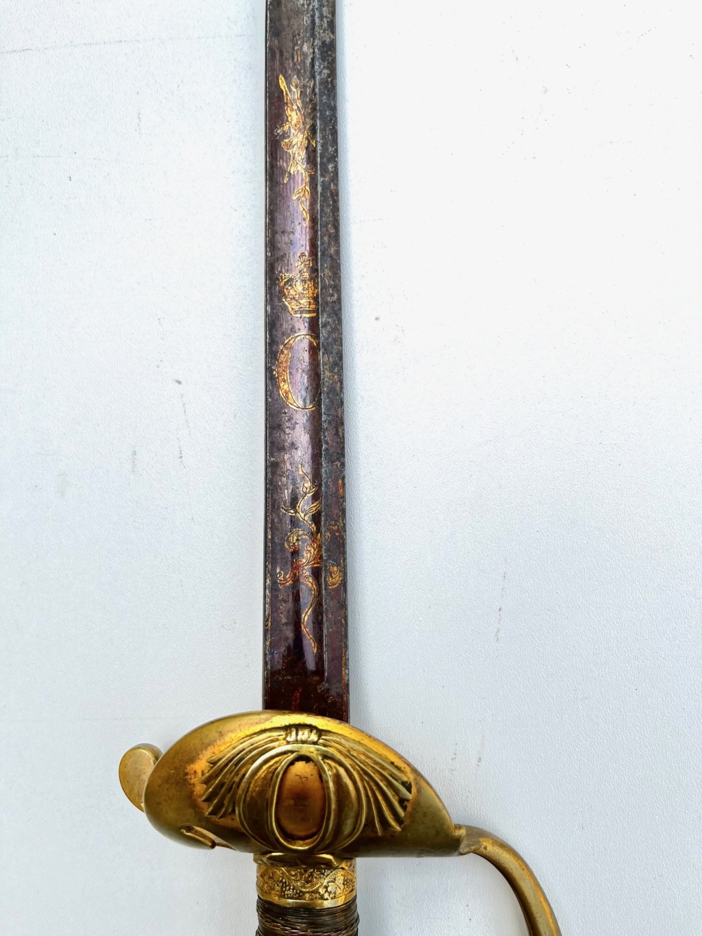 Aide à identifier épée du XIXème siècle présentée comme de la Maison d'Orléans Img_6319