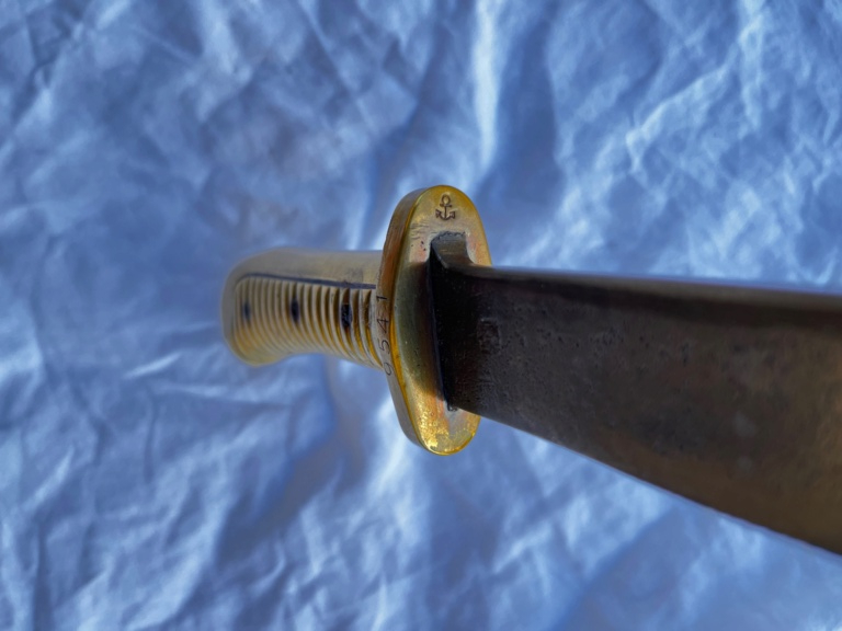 Aide à identifier poignard de marine de la première moitié du XIXème siècle Img_6517