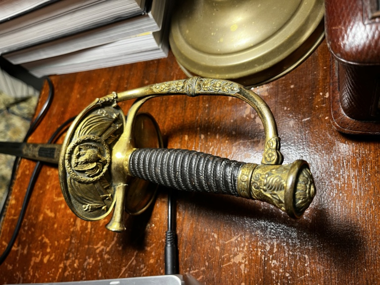 Etrange Epée d'Officier Français M 1817 à lame ciselée type glaive Klingenthal Img_7010
