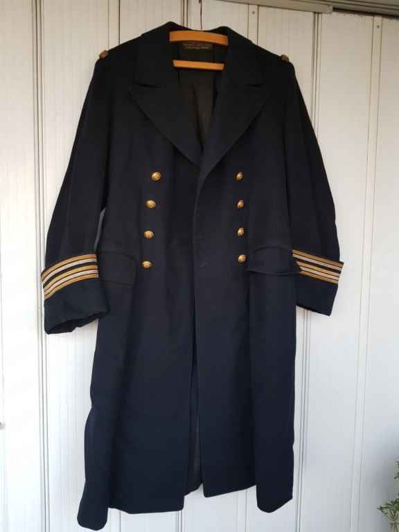 Manteau d'un commandant de sous-marin  20201116