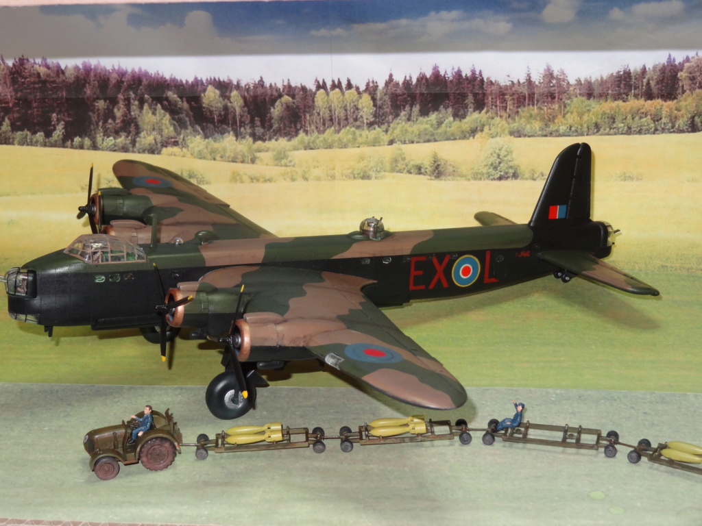 [Airfix] RAF David Brown Bomb Tractor & Bomb Trolley.......... Dsc06727