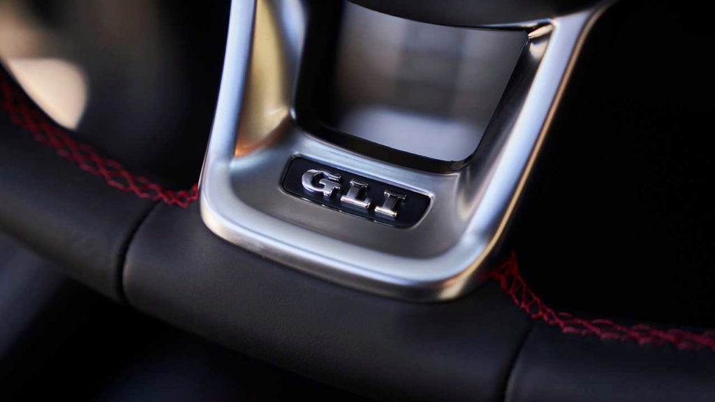 Lançamentos: Novo VW Jetta GLI 2.0 TSI sai da sombra do Golf GTI 2019-v24
