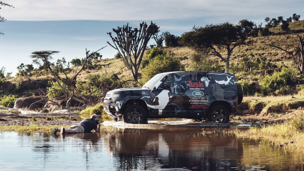 Novo Land Rover Defender já rastreia leões na África 2020-l50