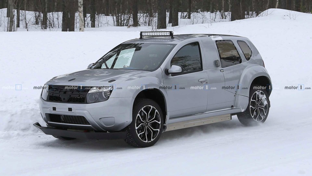 Flagra: Renault Duster elétrico aparece em testes na Europa Dacia-10