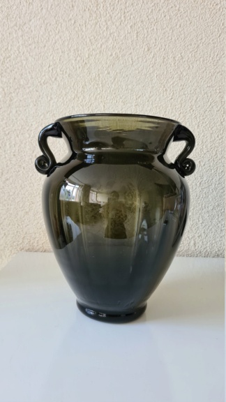 Glass vase with swirld ears 20200874
