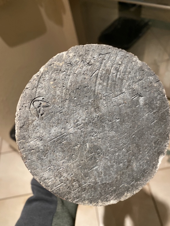 Vase couvert gris en raku cachet monogramme dans un cercle  Judith Regnault Tedesco ? C7ebf910