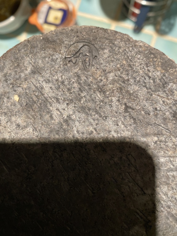Vase couvert gris en raku cachet monogramme dans un cercle  Judith Regnault Tedesco ? Image10