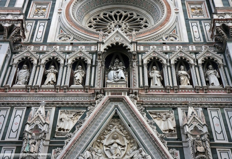 Великолепный скульптурный декор фасада собора Санта-Мария-дель-Фьоре (La Cattedrale di Santa Maria del Fiore) во Флоренции Photo242