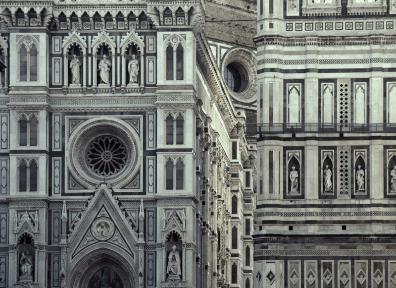 Великолепный скульптурный декор фасада собора Санта-Мария-дель-Фьоре (La Cattedrale di Santa Maria del Fiore) во Флоренции Photo243