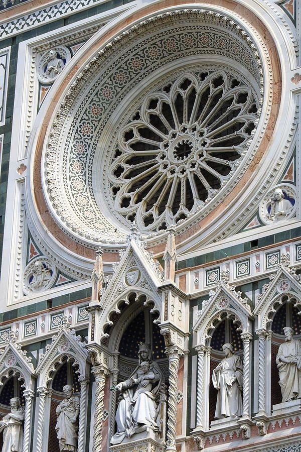 Великолепный скульптурный декор фасада собора Санта-Мария-дель-Фьоре (La Cattedrale di Santa Maria del Fiore) во Флоренции Photo245