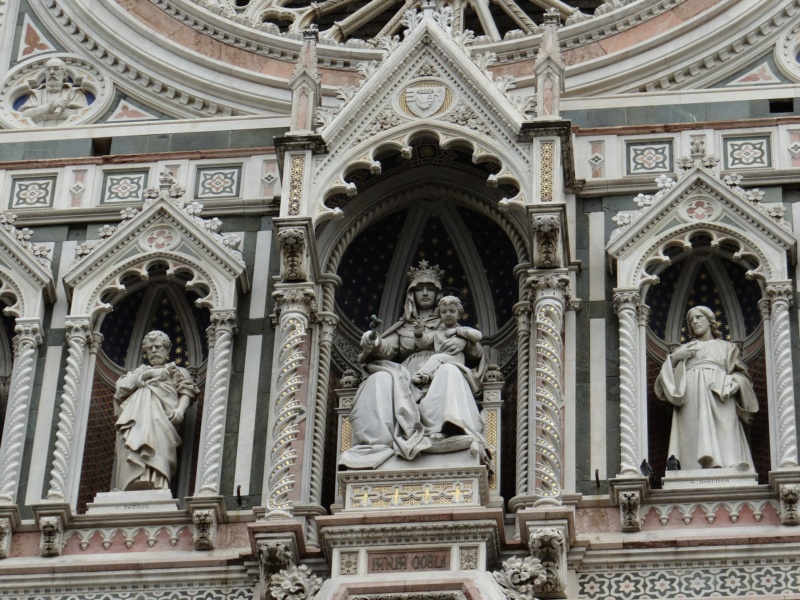 Великолепный скульптурный декор фасада собора Санта-Мария-дель-Фьоре (La Cattedrale di Santa Maria del Fiore) во Флоренции Photo246