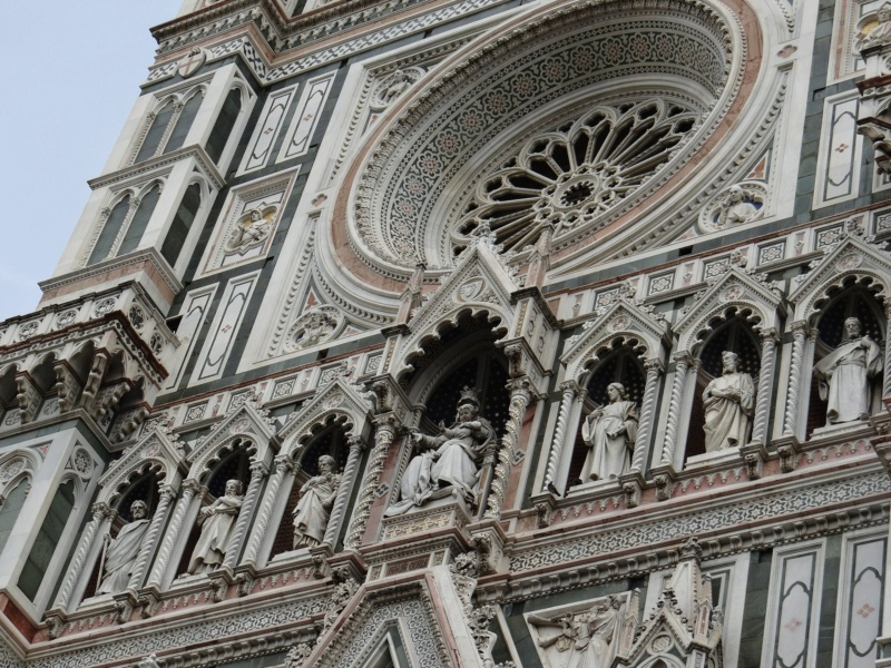 Великолепный скульптурный декор фасада собора Санта-Мария-дель-Фьоре (La Cattedrale di Santa Maria del Fiore) во Флоренции Photo247