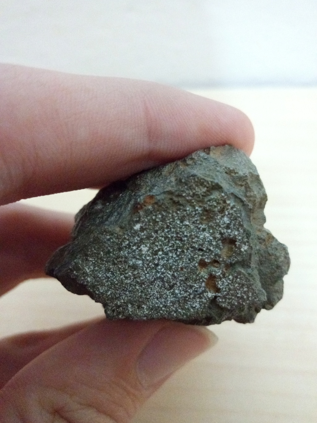 ¿Posible meteorito de metal? Ayuda 16136010