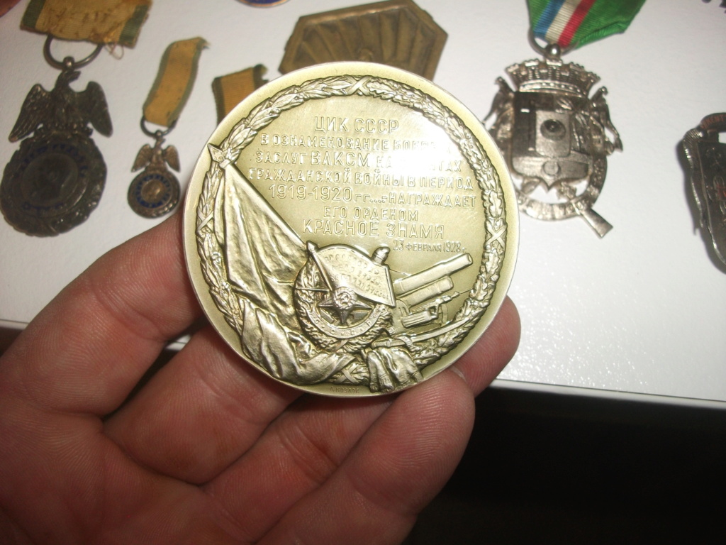 un beau de medailles ,des insignes croix fer 1er classe 1914 brassard Dscf8116