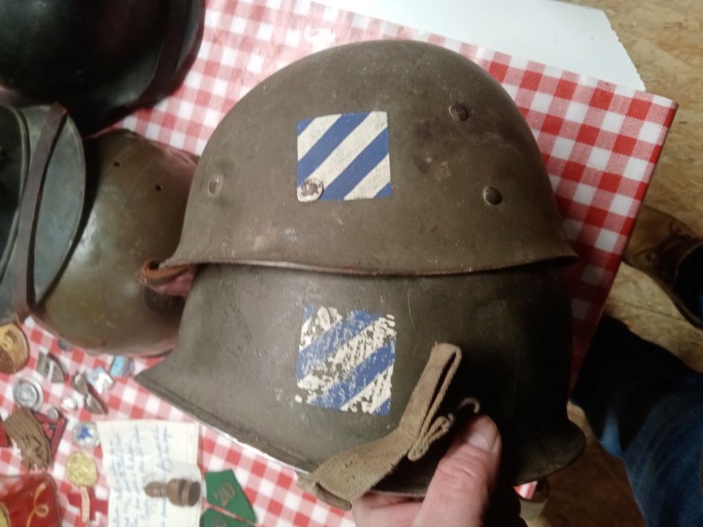 Des casques des insignes Img_2135