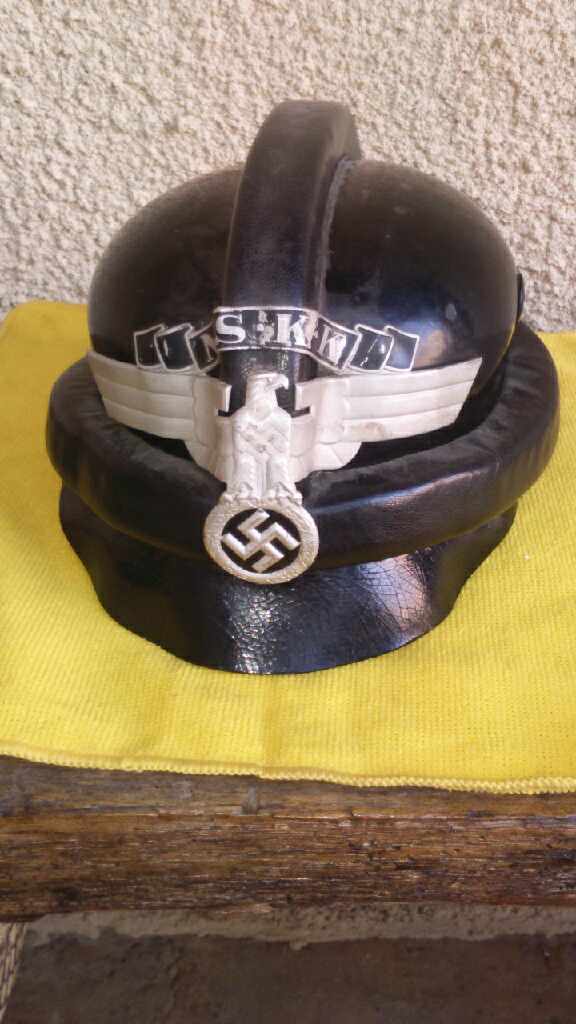 un casque en cuir du NSKK Resize11