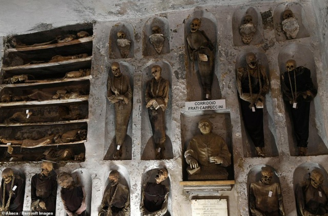  Les catacombes des Capucins de Palerme  13375311