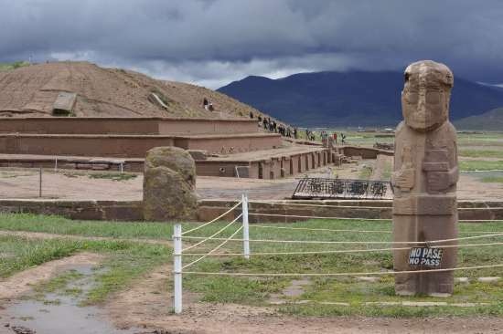 La mystérieuse porte solaire monolithique de Tiahuanaco en Bolivie 66268910