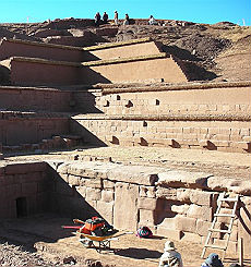 La mystérieuse porte solaire monolithique de Tiahuanaco en Bolivie Este_010