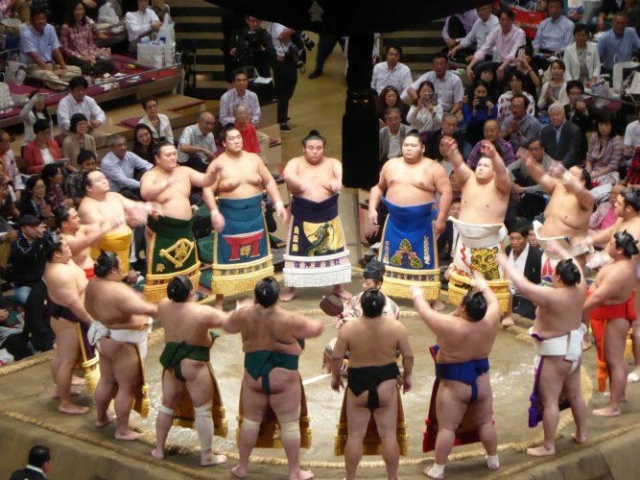 Le Sumo : des origines rituelles au sport honorable Lutte-10