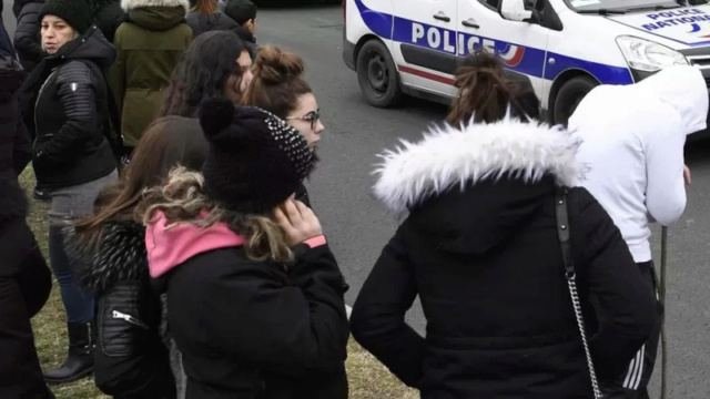 فرنسا تدرس تغيير قوانين "ممارسة الجنس" لحماية الفتيات الصغار Aaao-a15