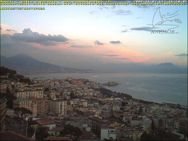 Photos en live des ports dans le monde (webcam) - Page 3 Napoli10