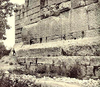 La plus grosse pierre taillée du monde, Baalbek - Liban Baalbe10