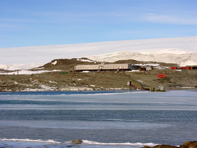 DEFI COLLECTIF : à la recherche des stations scientifiques de l'Antarctique avec Google Earth - Page 6 Dscn3310