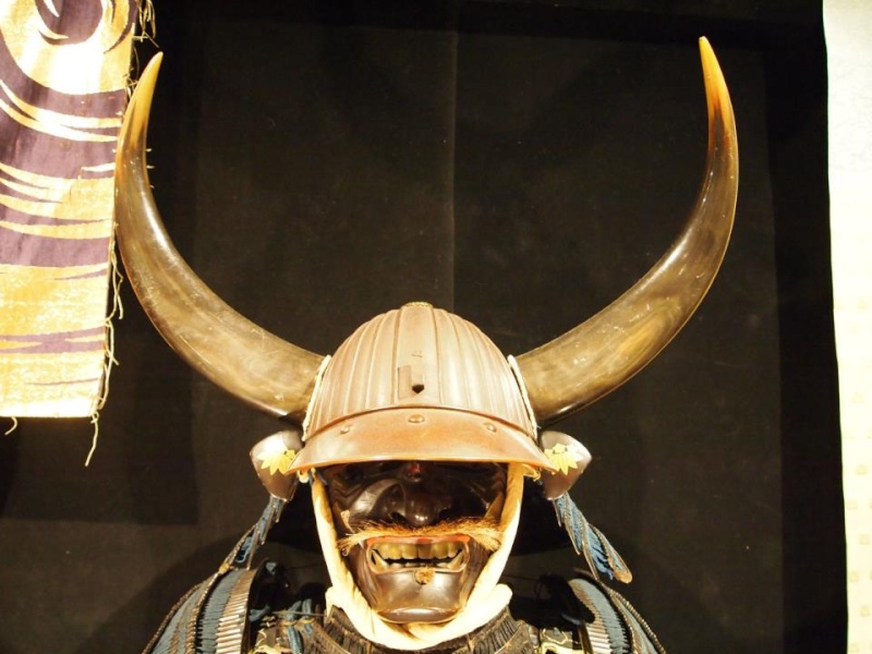 Exposition à Kiev: armures samourai (photos) 48286810