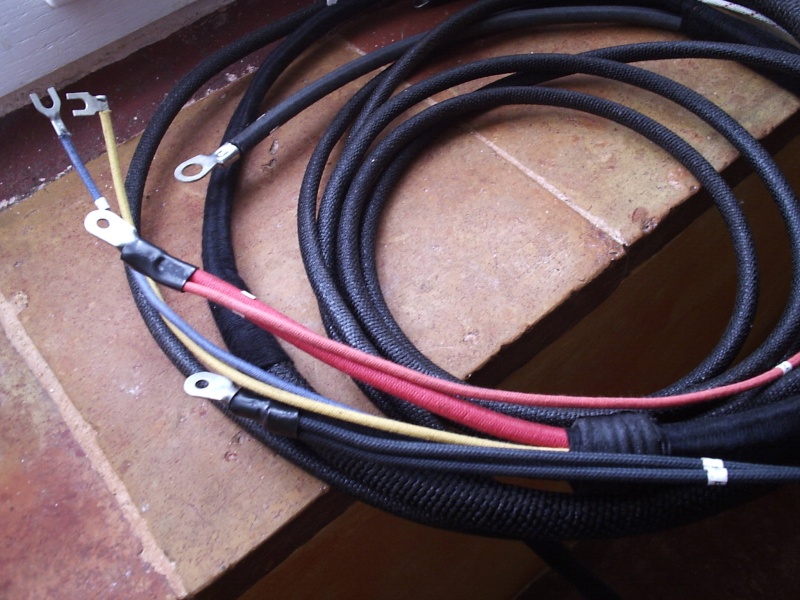 Cables électriques tressés coton . P1020214