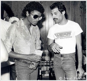 [P.FREESTONE] Souvenirs des rencontres entre Michael Jackson et Freddie Mercury  Freddi10