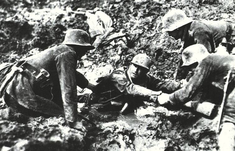 Sur le champ de bataille 1915 Reddin10