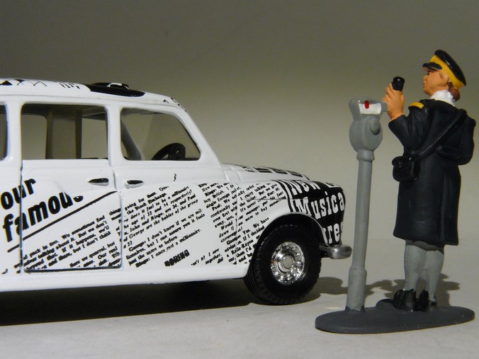 Corgi and The Beatles - Newspaper Taxi and Figure P1120344