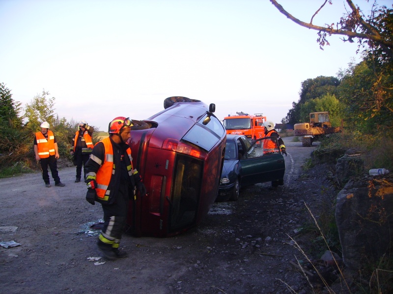 Exercice de désincarcération + stabilisation du véhicule pour les pompiers de soignies,équipe 3 (30/08/2013). 01010