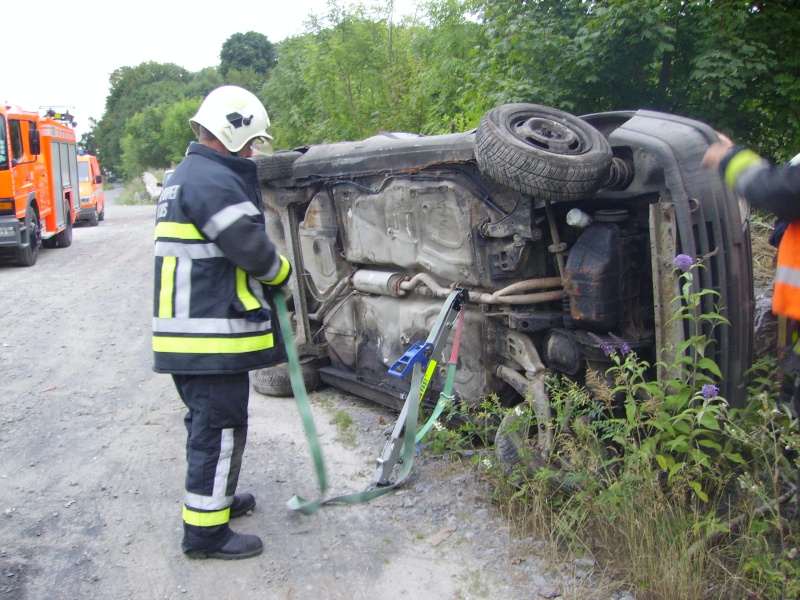 Exercice de désincarcération + stabilisation du véhicule pour les pompiers de soignies,équipe 1(16/08/2013). 01111