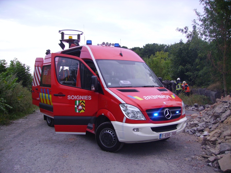 Exercice de désincarcération + stabilisation du véhicule pour les pompiers de soignies,équipe 1(16/08/2013). 01411