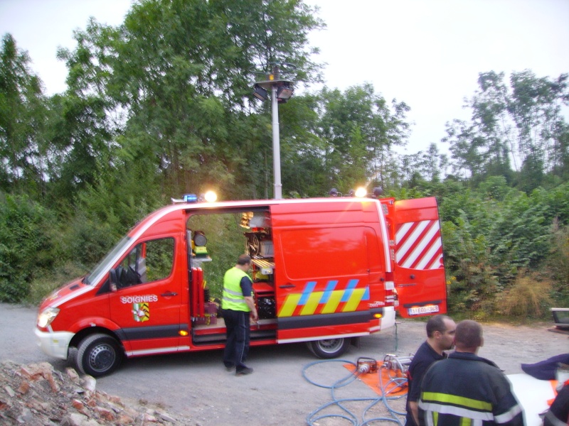 Exercice de désincarcération + stabilisation du véhicule pour les pompiers de soignies,équipe 1(16/08/2013). 06910