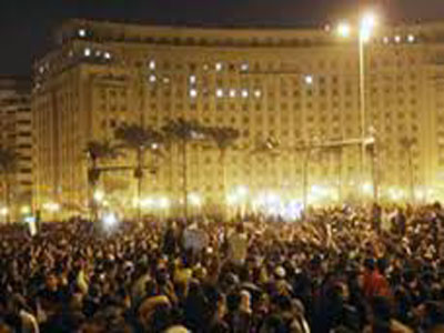 أحداث ميدان التحرير: 300ألف متظاهر يبيتون في التحرير Im_210