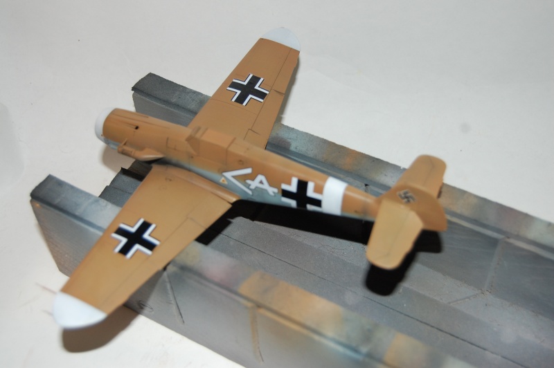 Bf109 F4 trop (libye)+ dio+ figurines - Page 11 Dsc_2412
