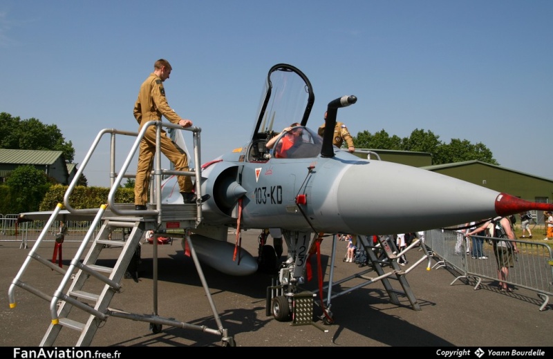 un mirage 2000c rencontre un avion de ligne  Img_2010