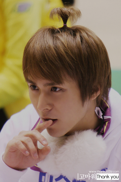 Son Dongwoon (손동운) Q0sng10