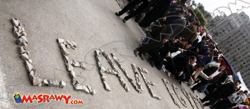 ''بالحجارة''.. متظاهرو التحرير يطالبون الرئيس مبارك بالرحيل  Ooou10