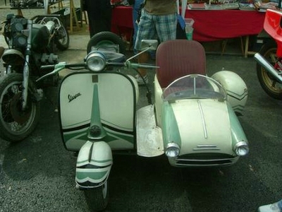 Enfin un scooter comme je les aime.. Vespa_10