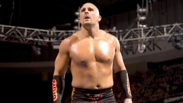 Pour quelle raison la WWE veut-elle donner un push à Mojo Rawley ? Mojo_r10