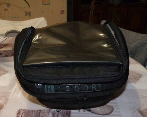 Vend sacoche r servoir sp cifique BMW pour R1200RT mod le de 2012