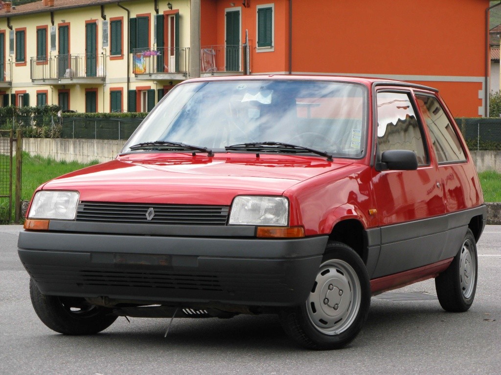 monostrato - PELO vs Renault Super 5 1985 rouge monostrato Img_5120