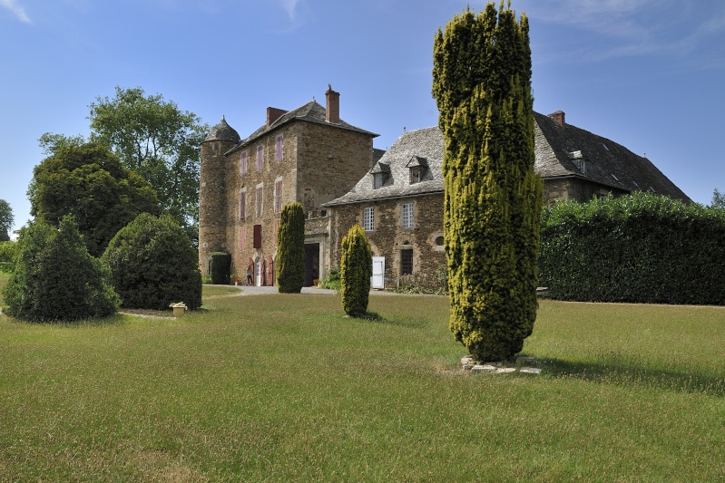 Un beau château appartenant toujours à la famille Une_fa10