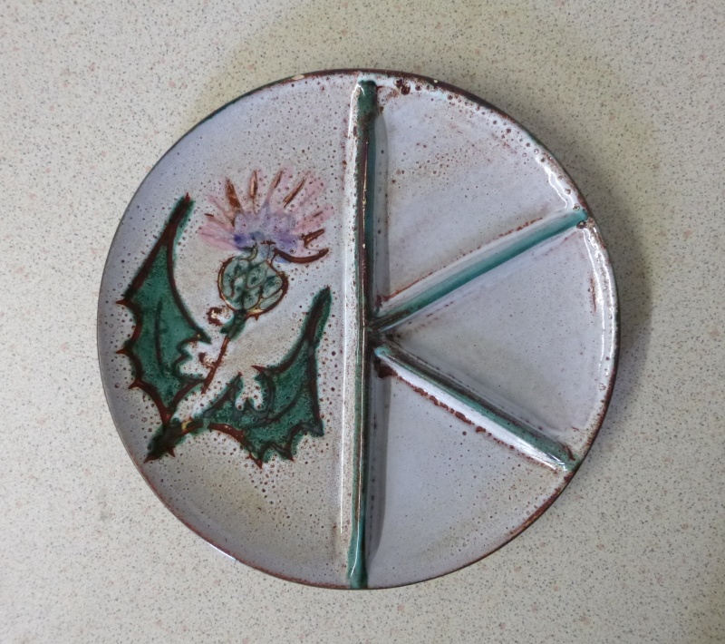 Can anybody help with id of this high quality signed studio pottery dish ? Pic_110