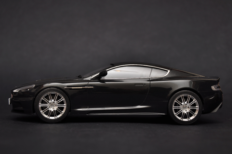 007 Aston Martin de 'Quantum of Solace' 1/24 Aston_25